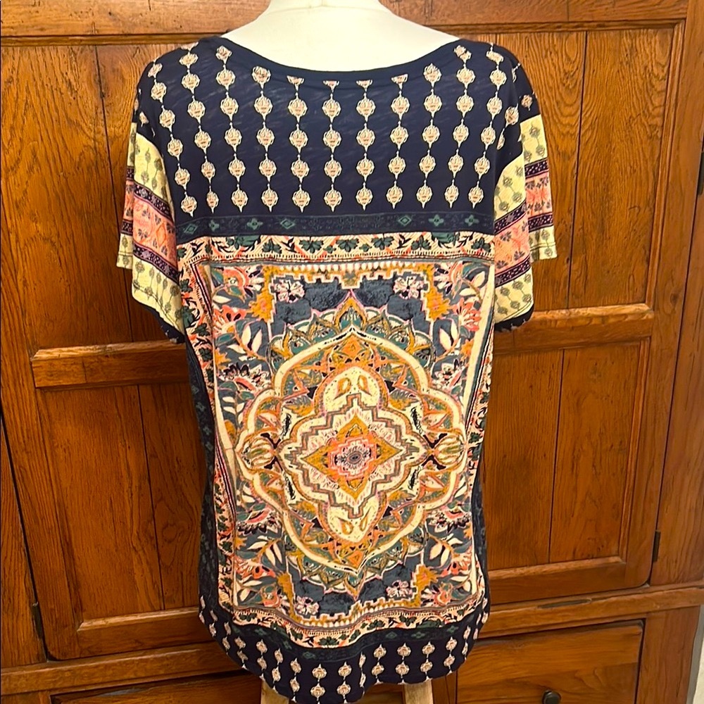 LUCKY🍀BRAND⭐️NWT Bohemian Graphic Blue & Orange Short Sleeve Top Size 1X - Picture 3 of 8